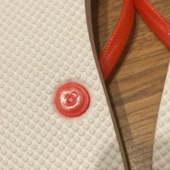 new old navy flip flops - Picture 3 of 3